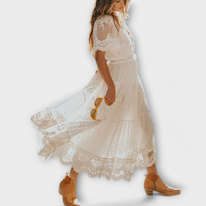 Lacey Midi Kleid mit V-Ausschnitt und kurzen Ärmeln