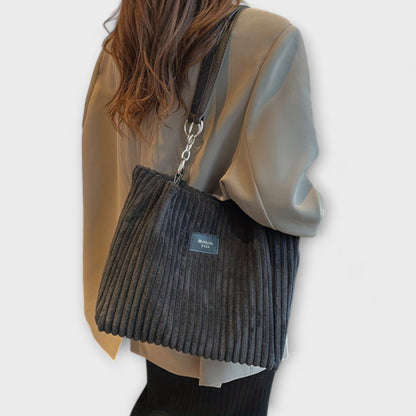 Aurellia. - Weiche Cord-Schultertasche